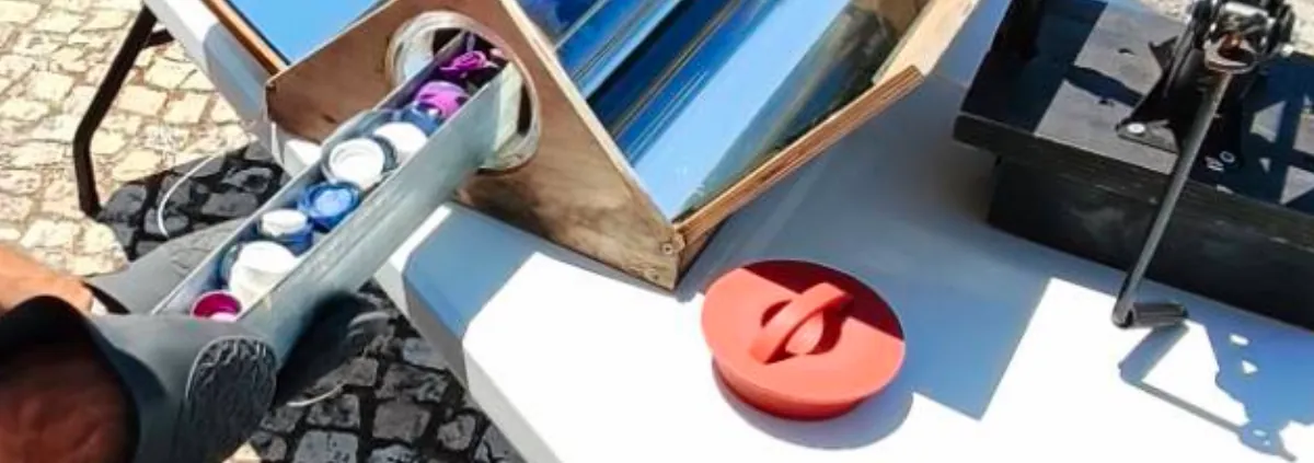 Chargement de bouchons plastiques dans le tube