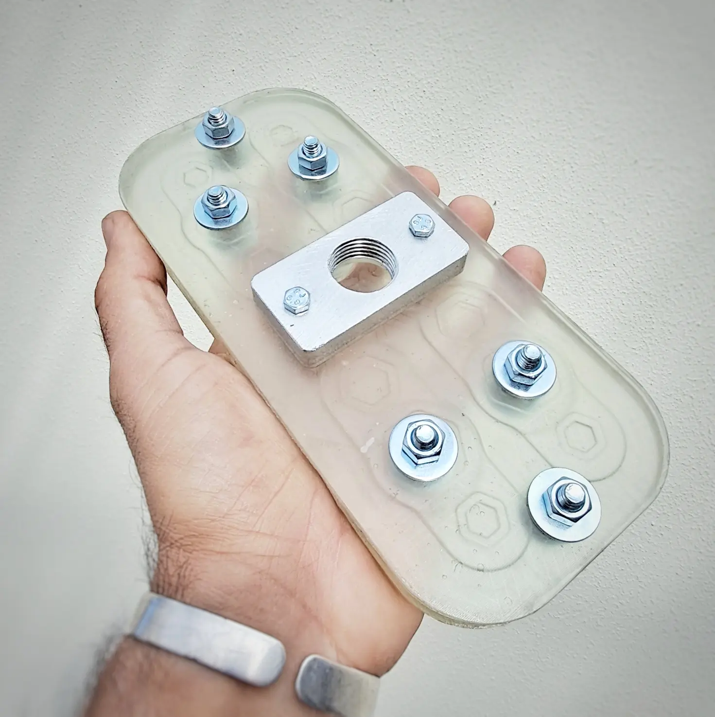 Moule d'injection en résine transparente, assemblé et boulonné